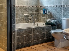 Eine Badewanne mit Tür wäre für manchen Menschen die bessere Lösung Badewanne ohne Tür